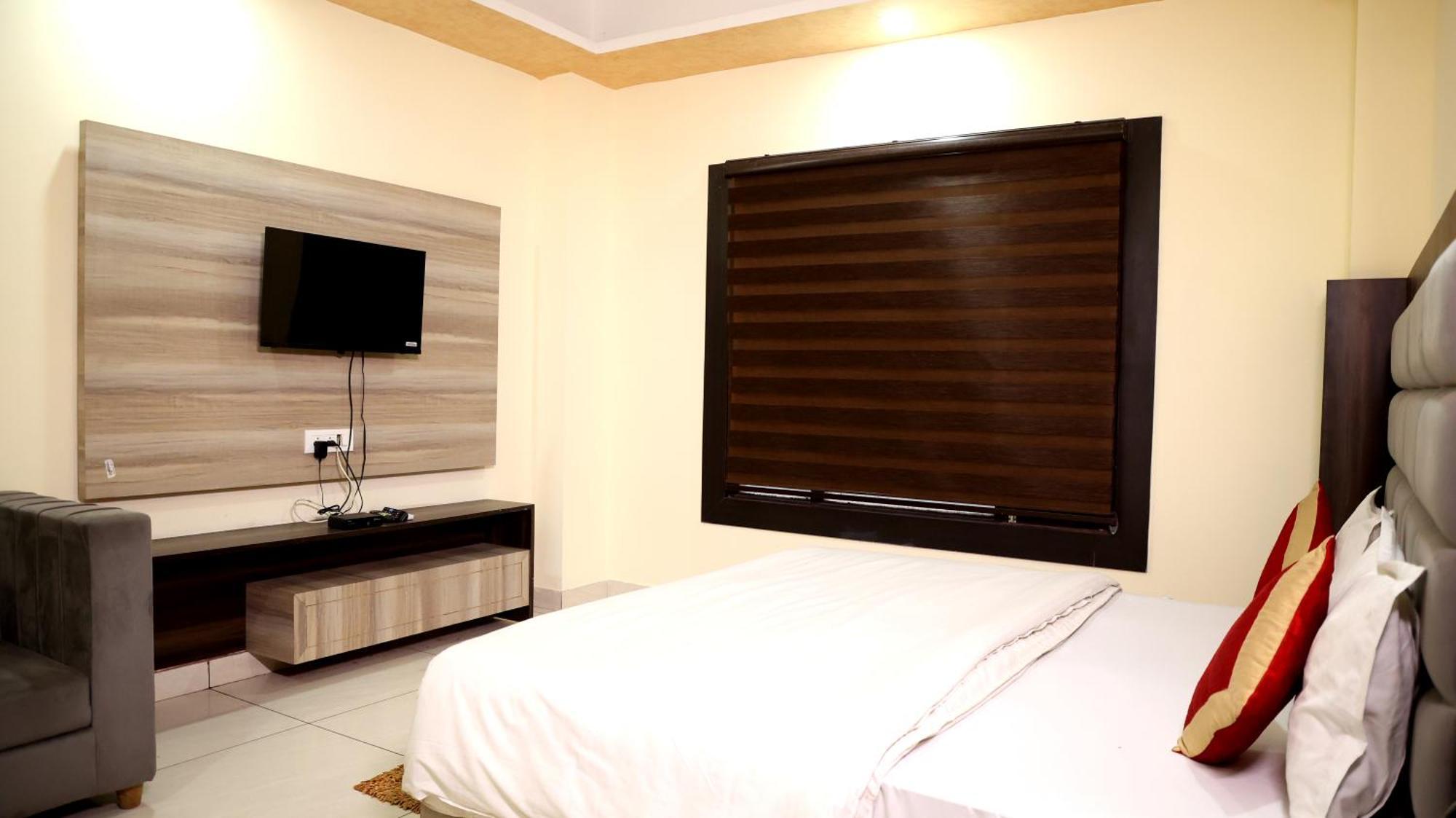 Hotel Blue Pine Haridwār Eksteriør bilde